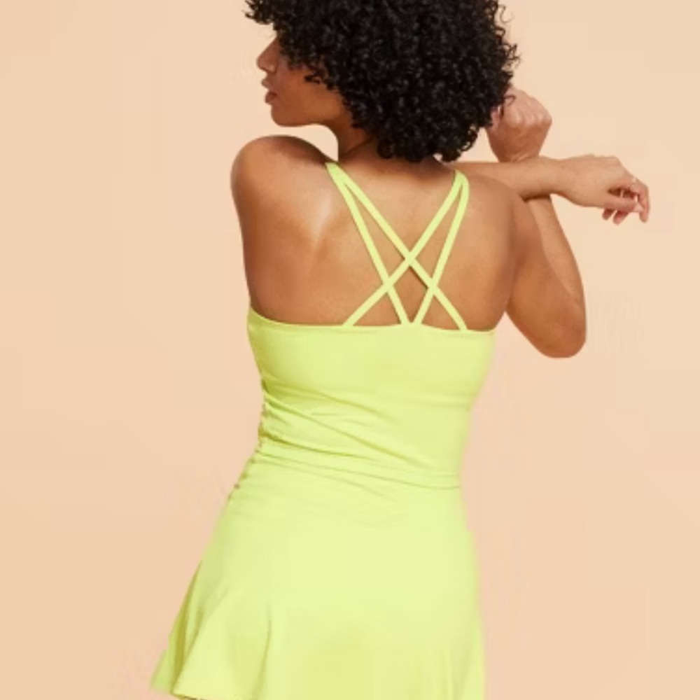 BLOGILATES NWT strappy cropped tank top
-lime green